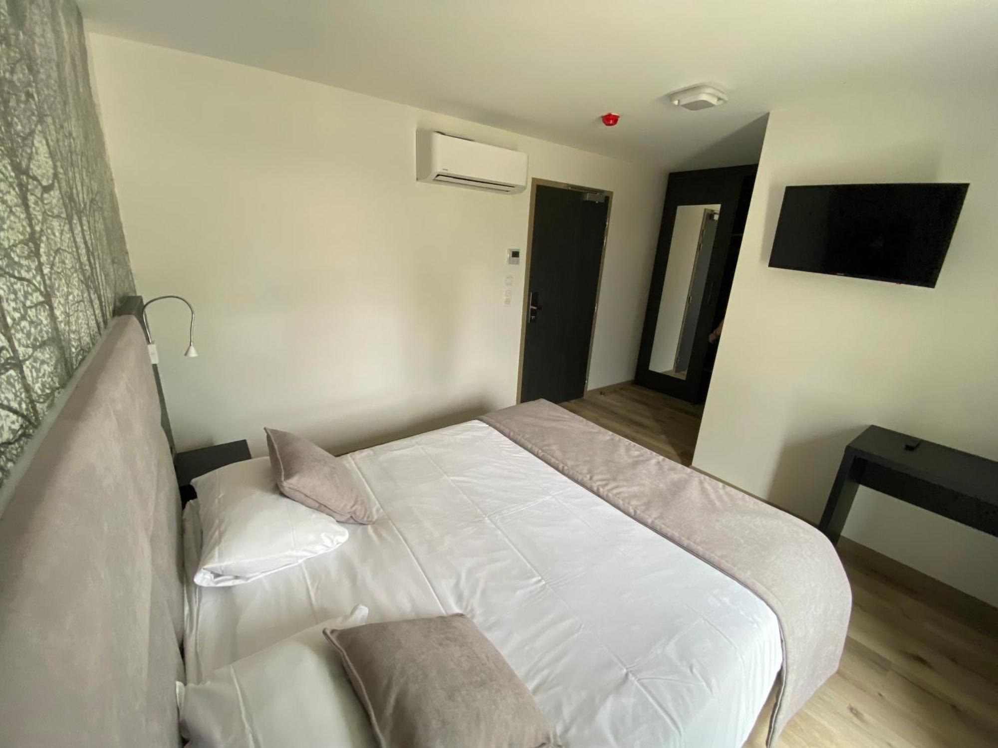Hotel Relais Saint Michel à Villegusien-le-Lac Extérieur photo